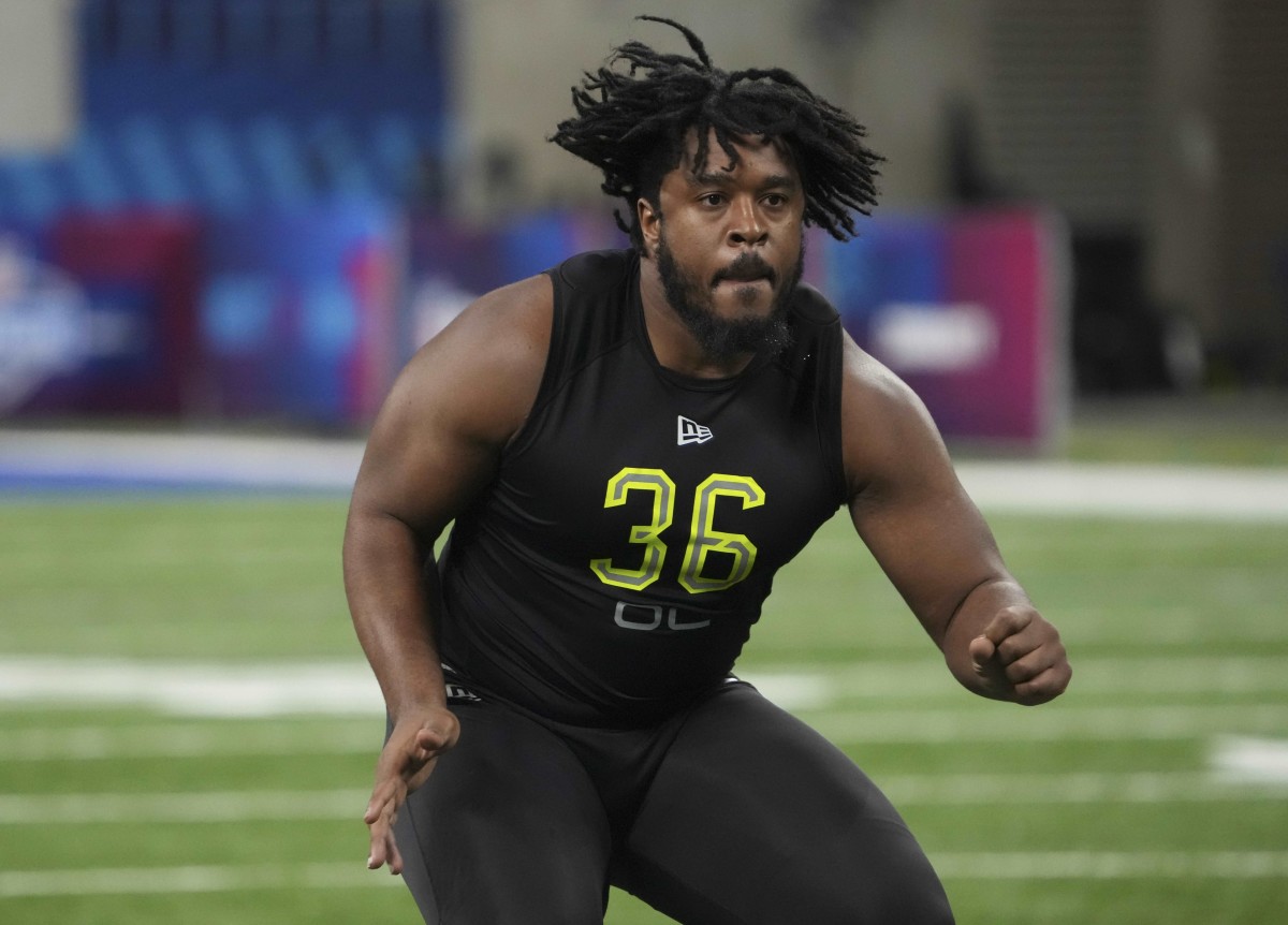 Memphis offensive lineman Dylan Parham